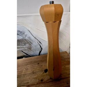 Williams Sonoma pepper grinder